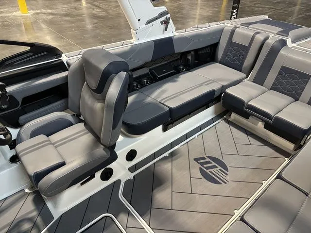 Slide: The Image of Malibu Wakesetter 23 LSV 2025 - 30