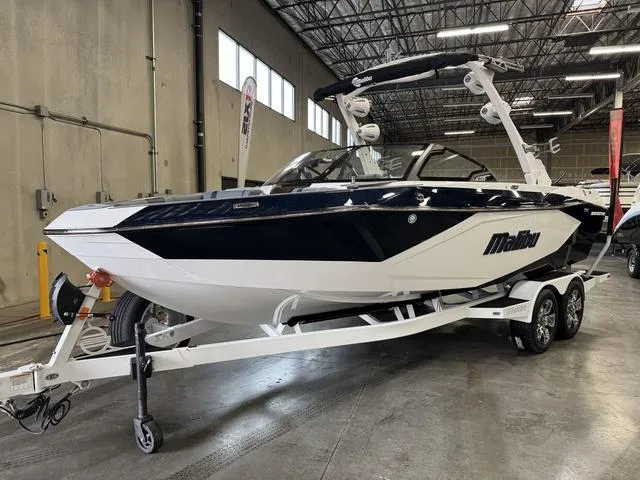 Slide: The Image of Malibu Wakesetter 23 LSV 2025 - 4