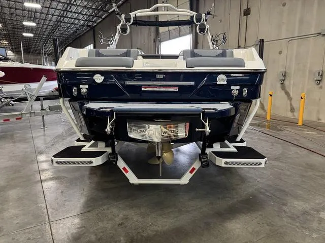 Slide: The Image of Malibu Wakesetter 23 LSV 2025 - 6