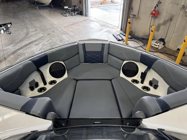 Slide: The Image of Malibu Wakesetter 23 LSV 2025 - 7