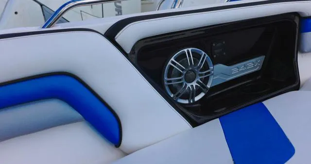 Slide: The Image of Yamaha 242X E-Series 2016 - 12