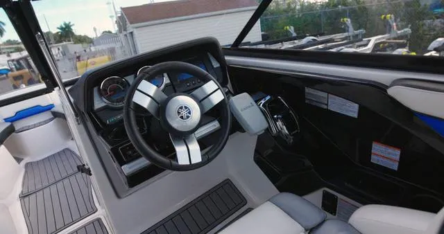 Slide: The Image of Yamaha 242X E-Series 2016 - 4