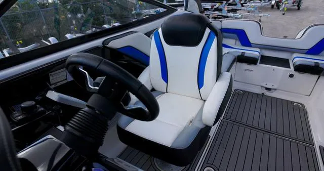 Slide: The Image of Yamaha 242X E-Series 2016 - 9