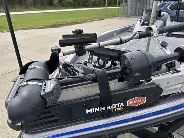 Slide: The Image of 2015 Phoenix 920 PRO XP boat with Minn Kota Ultrex trolling motor and Garmin electronics. - 10