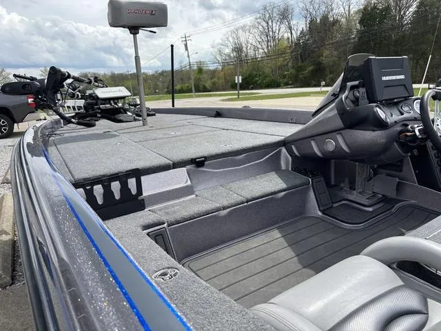 Slide: The Image of 2015 Phoenix 920 PRO XP boat interior with advanced navigation equipment and spacious deck. - 14