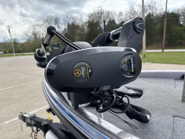 Slide: The Image of Trolling motor on 2015 Phoenix 920 PRO XP boat, parked outdoors. - 9