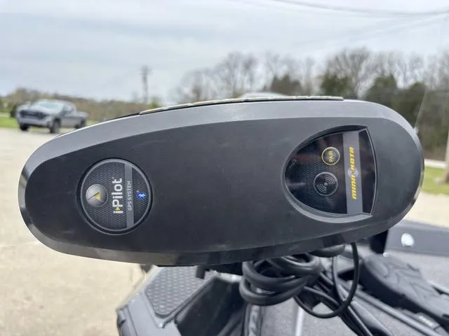 Slide: The Image of Minn Kota i-Pilot trolling motor on 2018 Ranger RT178 boat, close-up view. - 8