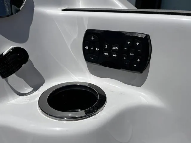 Slide: The Image of Yamaha 252S 2025 - 13