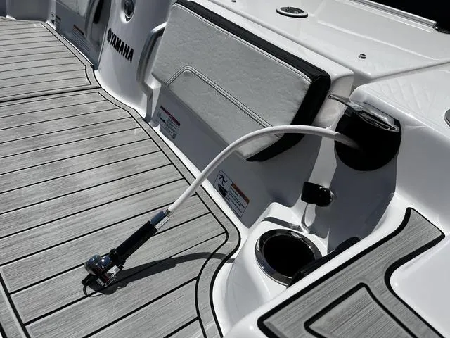 Slide: The Image of Yamaha 252S 2025 - 14