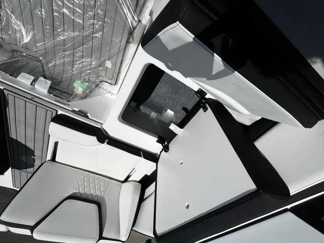 Slide: The Image of Yamaha 252S 2025 - 18