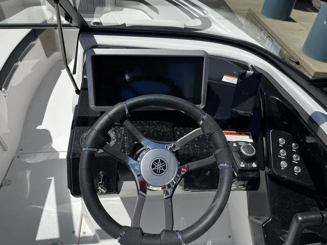 Slide: The Image of Yamaha 252S 2025 - 23