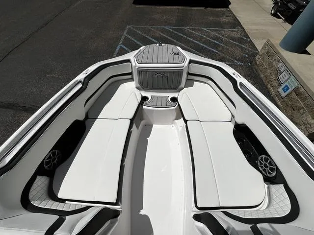 Slide: The Image of Yamaha 252S 2025 - 26