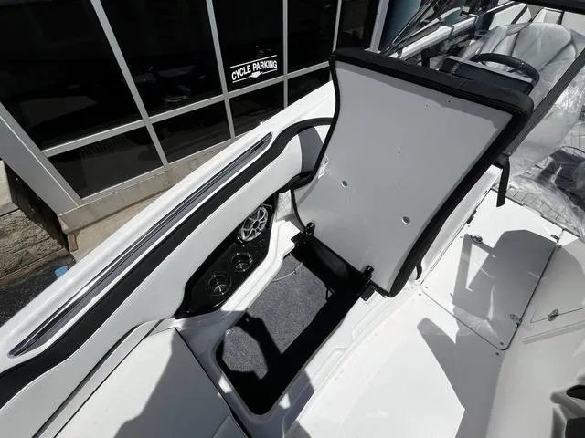 Slide: The Image of Yamaha 252S 2025 - 28