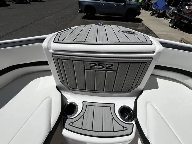 Slide: The Image of Yamaha 252S 2025 - 29