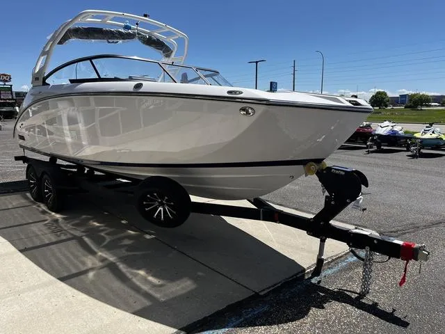 Slide: The Image of Yamaha 252S 2025 - 8