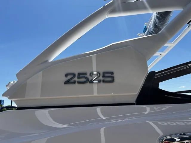 Slide: The Image of Yamaha 252S 2025 - 9