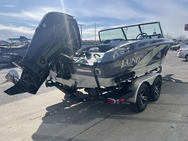 Slide: The Image of Lund 189 Pro-V GL 2020 - 3