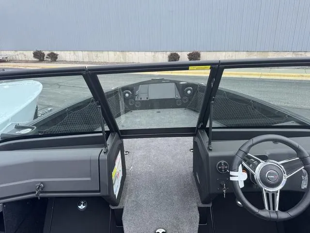 Slide: The Image of Alumacraft 185X Competitor Sport FSX LUX 2025 - 11