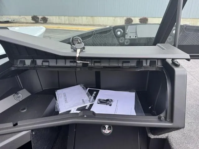 Slide: The Image of Alumacraft 185X Competitor Sport FSX LUX 2025 - 14