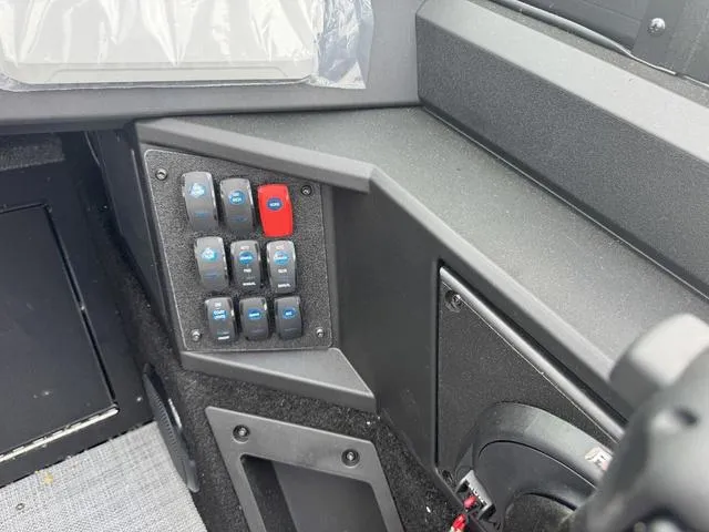 Slide: The Image of Alumacraft 185X Competitor Sport FSX LUX 2025 - 18