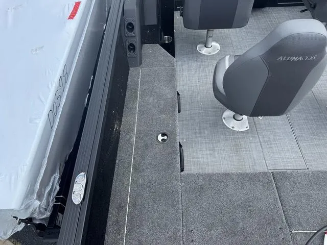 Slide: The Image of Alumacraft 185X Competitor Sport FSX LUX 2025 - 7