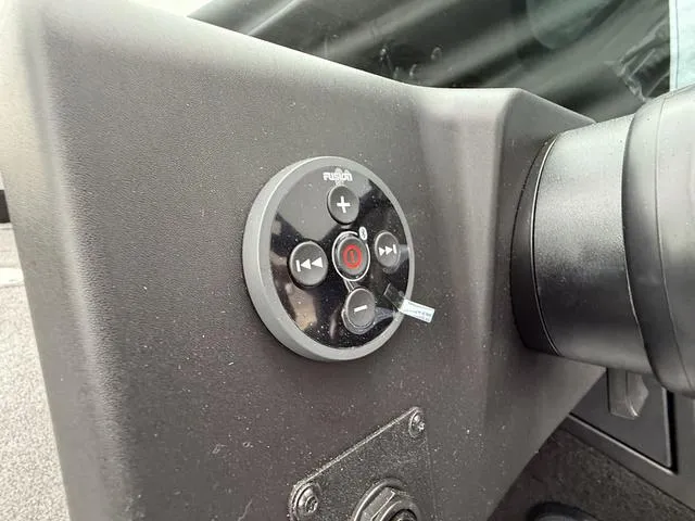 Slide: The Image of Alumacraft Competitor 205X Sport 2025 - 11