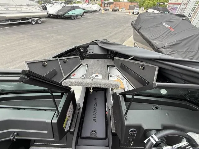 Slide: The Image of Alumacraft Competitor 205X Sport 2025 - 13