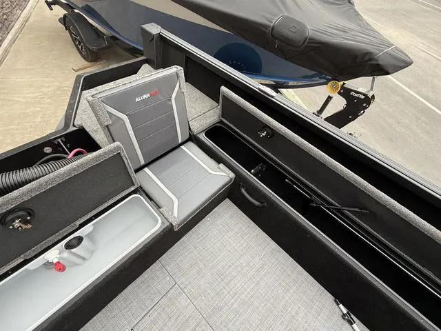 Slide: The Image of Alumacraft Competitor 205X Sport 2025 - 16