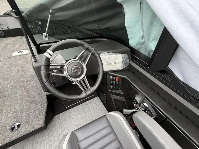 Slide: The Image of Alumacraft Competitor 205X Sport 2025 - 19