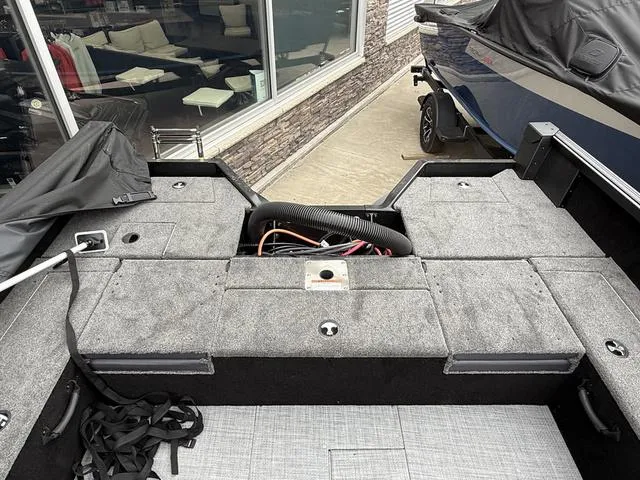 Slide: The Image of Alumacraft Competitor 205X Sport 2025 - 4