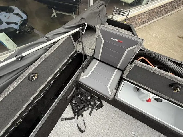 Slide: The Image of Alumacraft Competitor 205X Sport 2025 - 6