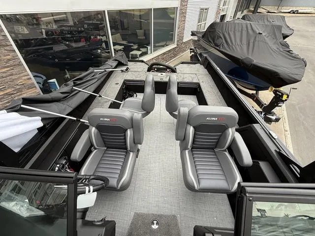 Slide: The Image of Alumacraft Competitor 205X Sport 2025 - 8