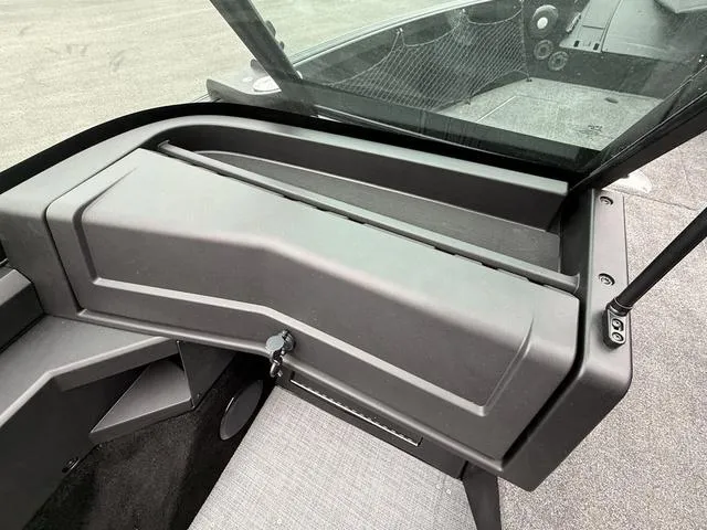 Slide: The Image of Alumacraft Competitor 205X Sport 2025 - 9