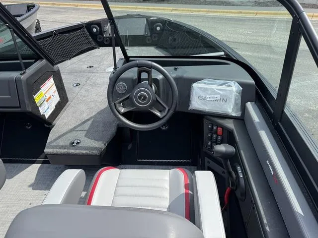 Slide: The Image of Alumacraft Trophy 185X Sport Rotax S 2025 - 18