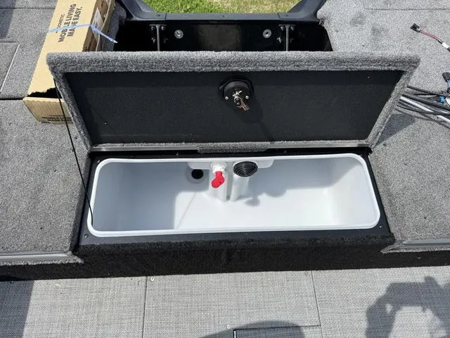 Slide: The Image of Alumacraft Trophy 185X Sport Rotax S 2025 - 5