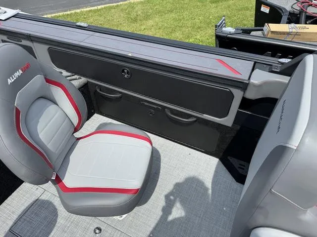 Slide: The Image of Alumacraft Trophy 185X Sport Rotax S 2025 - 6