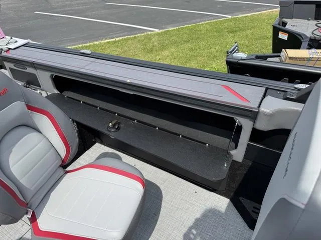 Slide: The Image of Alumacraft Trophy 185X Sport Rotax S 2025 - 8