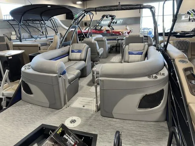 Slide: The Image of Bennington 24LX SPS Sport Arch Tri-Toon Pontoon 2023 - 18