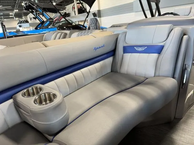 Slide: The Image of Bennington 24LX SPS Sport Arch Tri-Toon Pontoon 2023 - 22