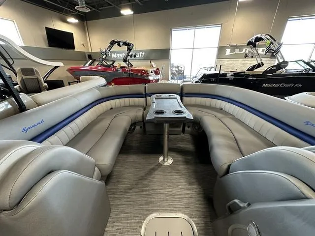 Slide: The Image of Bennington 24LX SPS Sport Arch Tri-Toon Pontoon 2023 - 33
