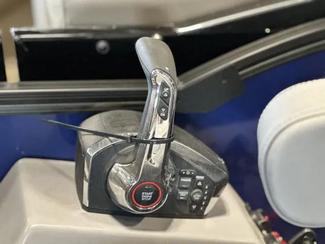 Slide: The Image of Bennington 24LX SPS Sport Arch Tri-Toon Pontoon 2023 - 36