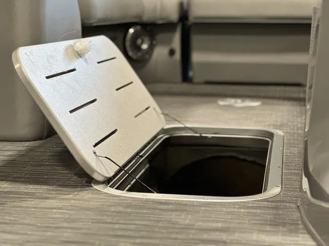 Slide: The Image of Bennington 24LX SPS Sport Arch Tri-Toon Pontoon 2023 - 39