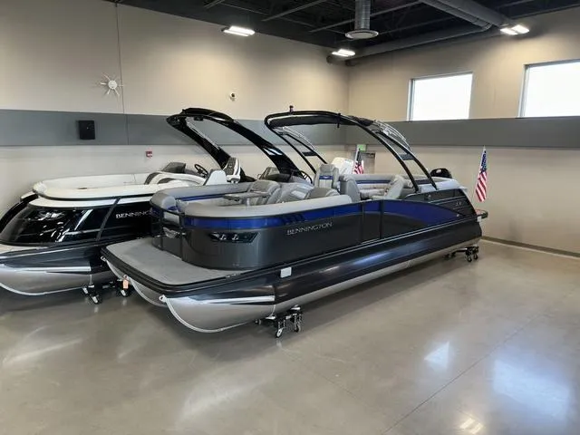 Slide: The Image of Bennington 24LX SPS Sport Arch Tri-Toon Pontoon 2023 - 4