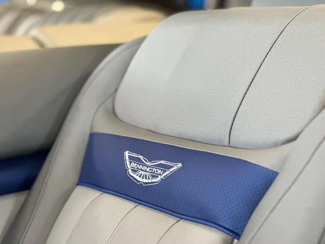 Slide: The Image of Bennington 24LX SPS Sport Arch Tri-Toon Pontoon 2023 - 41