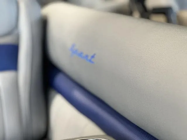 Slide: The Image of Bennington 24LX SPS Sport Arch Tri-Toon Pontoon 2023 - 42