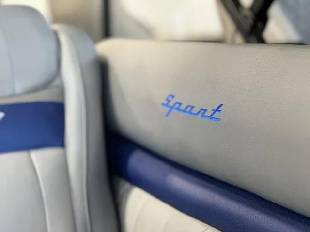 Slide: The Image of Bennington 24LX SPS Sport Arch Tri-Toon Pontoon 2023 - 44