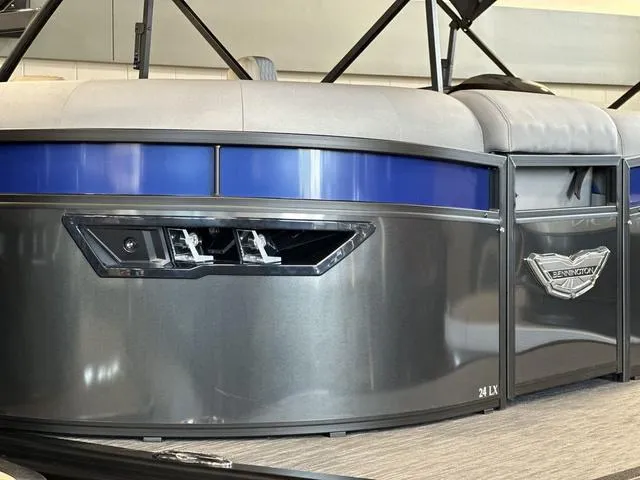 Slide: The Image of Bennington 24LX SPS Sport Arch Tri-Toon Pontoon 2023 - 59