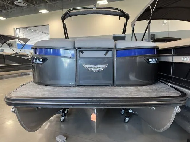 Slide: The Image of Bennington 24LX SPS Sport Arch Tri-Toon Pontoon 2023 - 6