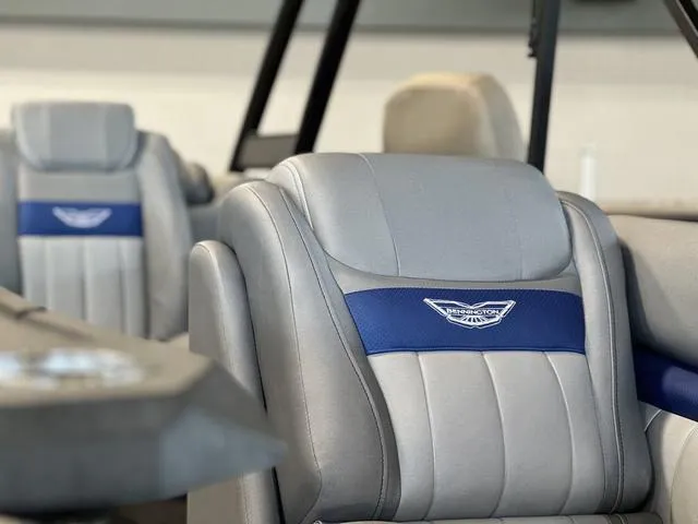 Slide: The Image of Bennington 24LX SPS Sport Arch Tri-Toon Pontoon 2023 - 61