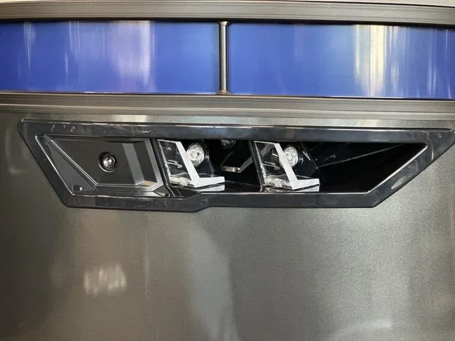 Slide: The Image of Bennington 24LX SPS Sport Arch Tri-Toon Pontoon 2023 - 7